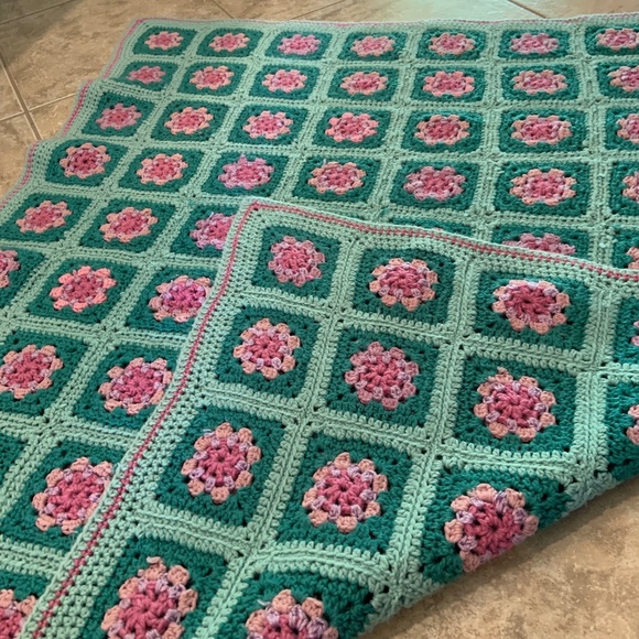 Vintage Handmade Crochet Granny Square Afghan Blanket Pink & Green 54"x45" - Picture 9 of 16